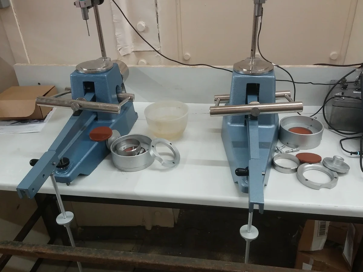 Límites de Atterberg en Buin: Plasticidad que define el Comportamiento del Suelo